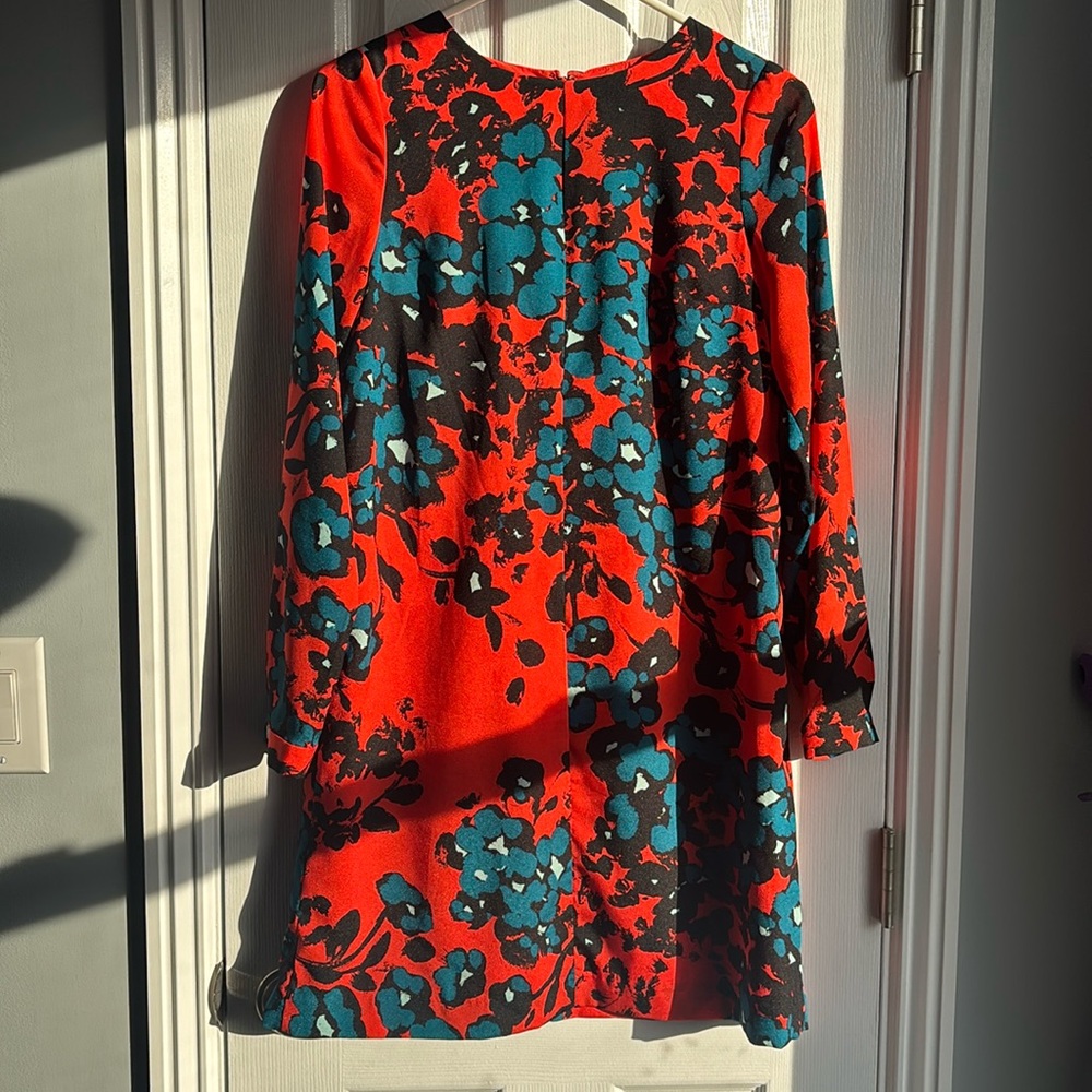 Lined Limited floral dress with belt and key-hole neck